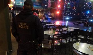 Αστυνομικές έφοδοι σε νυχτερινά κέντρα «strip show»