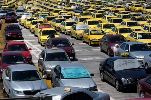 Παράσταση διαμαρτυρίας στην Ακρόπολη από τους ιδιοκτήτες ταξί