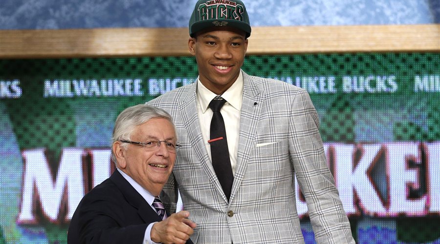 NBA: Ο Γιάννης Αντετοκούνμπο επελέγη στο Νο.15 από τους Μπακς