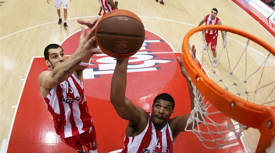 Στην Πόλη ο Ολυμπιακός 76-69 τη Σιένα!