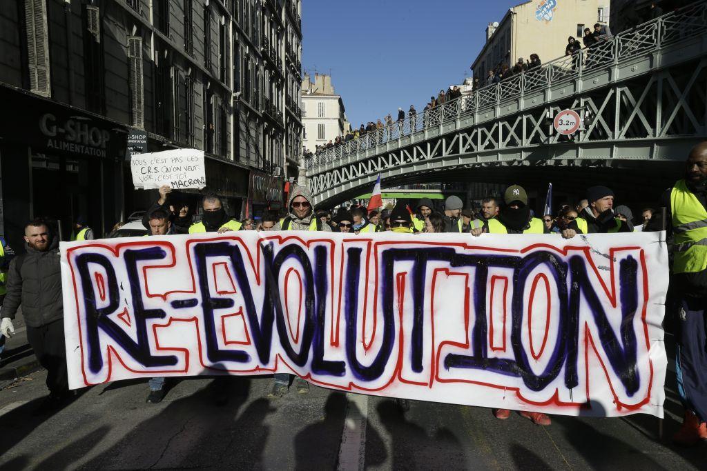 Στους δρόμους και πάλι τα κίτρινα γιλέκα