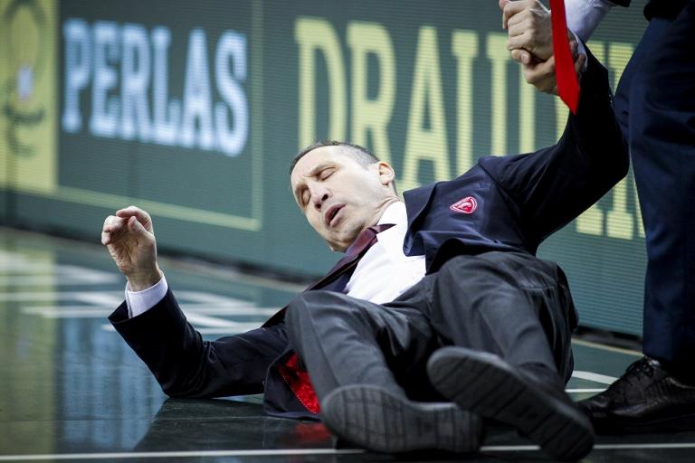 Ο διαιτητής που «γκρέμισε» τον… Μπλατ