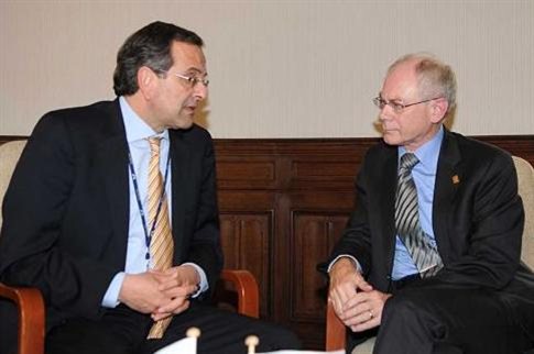 Για «απροκάλυπτη διγλωσσία» κατηγορεί η κυβέρνηση τον Αντώνη Σαμαρά