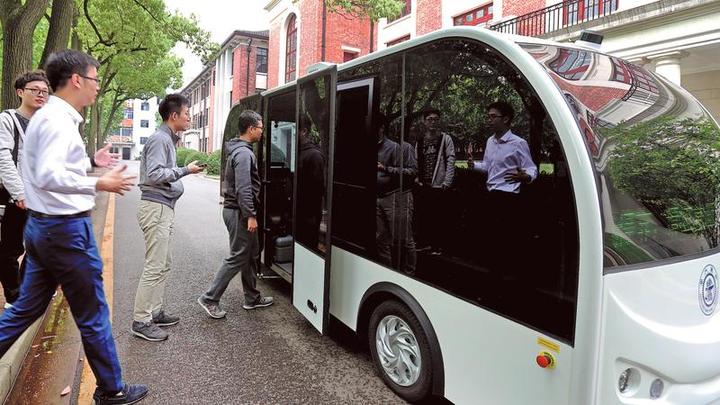 Κίνα: Κυκλοφόρησαν δοκιμαστικά τουριστικά λεωφορεία με τεχνητή νοημοσύνη