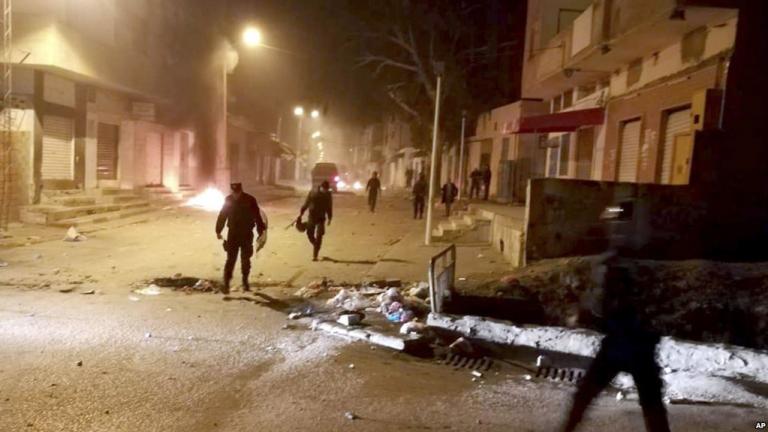 Τυνησία: Σφοδρές ταραχές μετά την αυτοπυρπόληση ενός φωτορεπόρτερ
