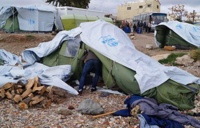 DW : Απάνθρωπες οι συνθήκες για τους πρόσφυγες στη Χίο