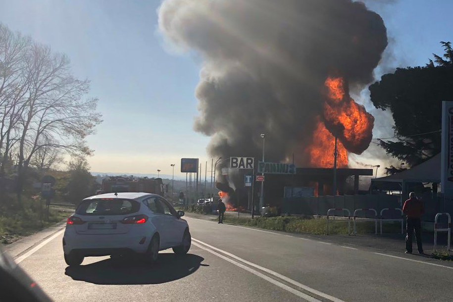 Ιταλία: Δύο νεκροί από ισχυρή έκρηξη σε βενζινάδικο