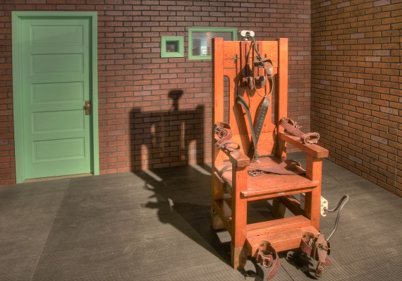 Οδηγείται στην ηλεκτρική καρέκλα μετά από 36 χρόνια αναμονής για τη θανατική του ποινή
