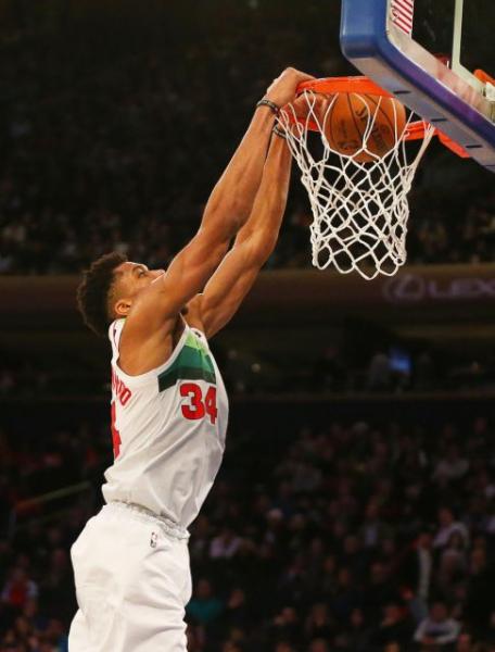 Το χριστουγεννιάτικο σόου του Αντετοκούνμπο στη Νέα Υόρκη