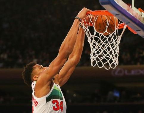 Το χριστουγεννιάτικο σόου του Αντετοκούνμπο στη Νέα Υόρκη