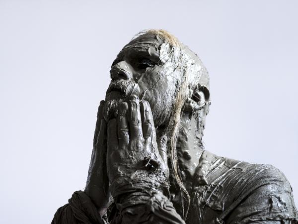 «Ο Άσχημος» στο Tempus Verum σε σκηνοθεσία Γιώργου Λάλου