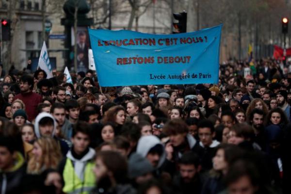 Γαλλία: Συνεχίζουν τις κινητοποιήσεις φοιτητές και μαθητές