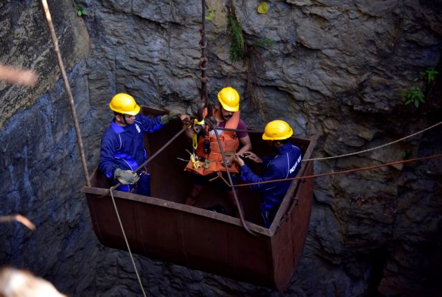 Αγωνία για 15 ανθρακωρύχους στην Ινδία – Παγιδευμένοι σε πλημμυρισμένο ορυχείο