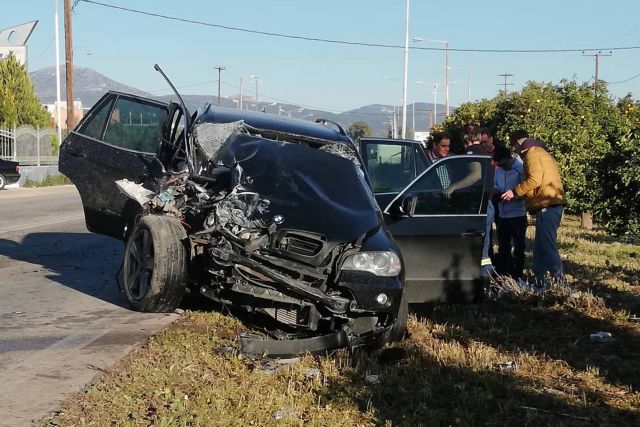 Σοβαρό τροχαίο με έναν τραυματία στην Παλαιά Εθνική Άργους-Κορίνθου [Εικόνες]