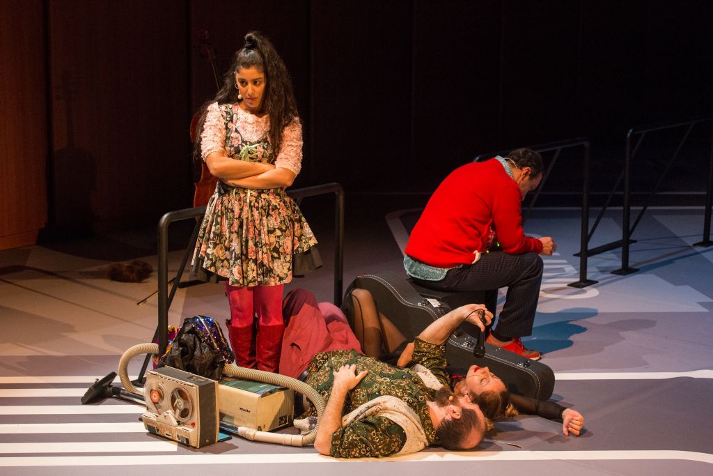 Πρώτες φωτογραφίες και βίντεο από το μιούζικαλ «Once»