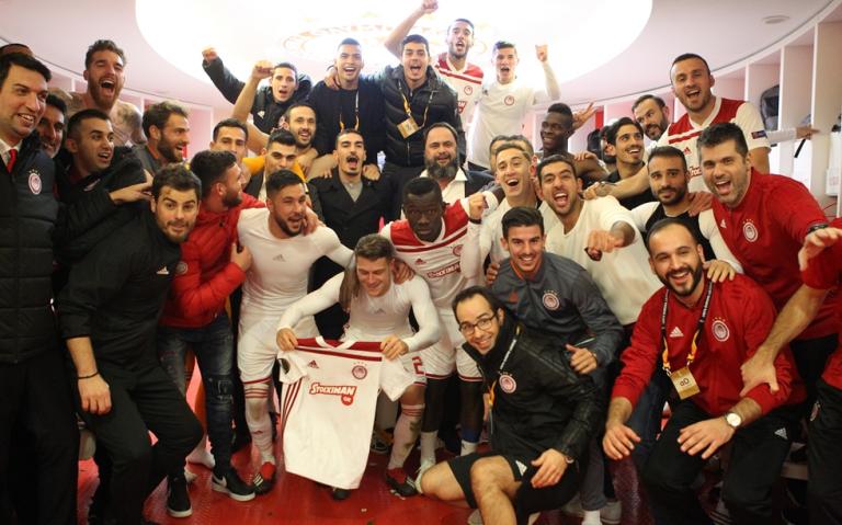 Το «ερυθρόλευκο» πάρτι στα αποδυτήρια