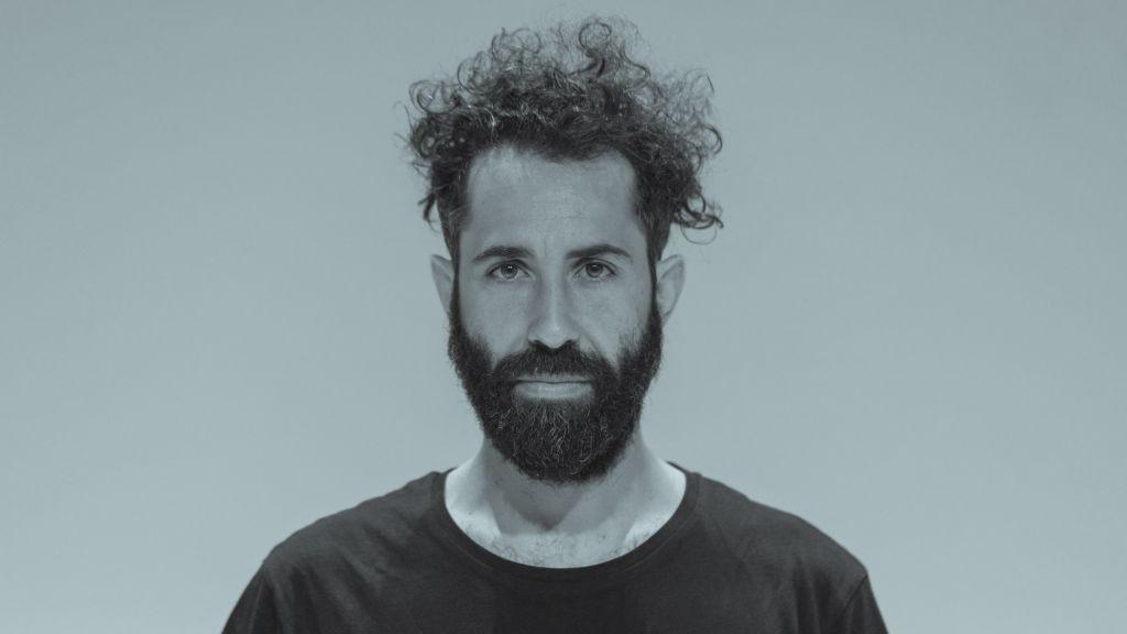 Ο Γιώργος Παπανδρέου μιλάει για την παράσταση «Βινύλιο»