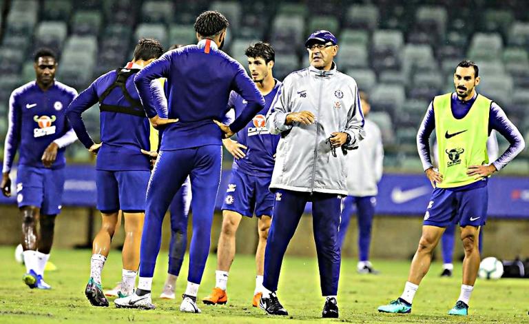 Τσέλσι: Κόβει την… όρεξη στους επίδοξους μνηστήρες ο Σάρι