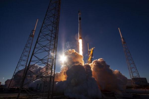 Η Space X εκτόξευσε δορυφόρο GPS νέας γενιάς από το Κανάβεραλ