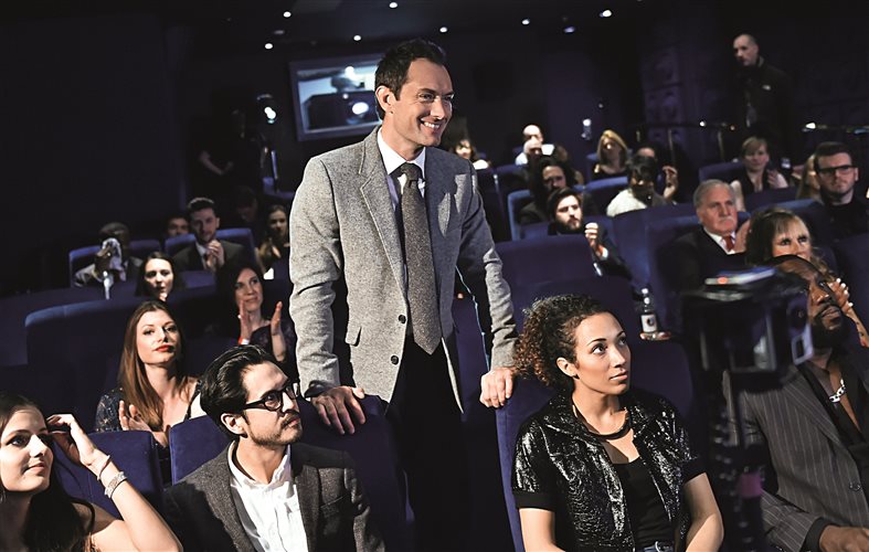 O Jude Law και το Lexus RX σε πρώτο πρόσωπο