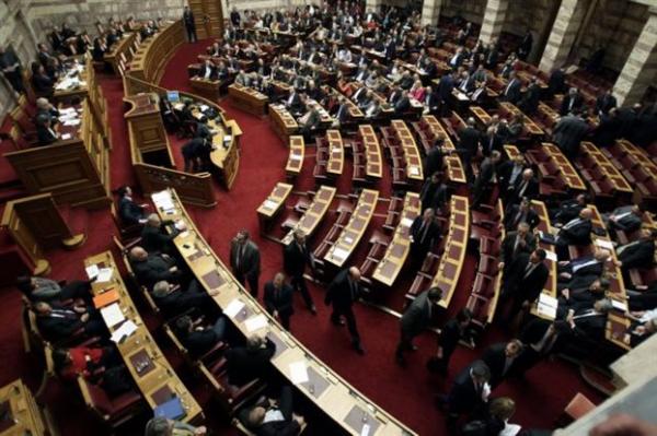 Κόντρα σε υψηλούς τόνους στη Βουλή για την Εξεταστική για τα μνημόνια