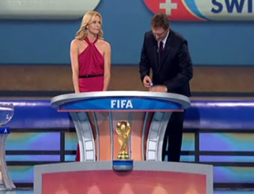 Από τα χέρια της πανέμορφης Θέρον