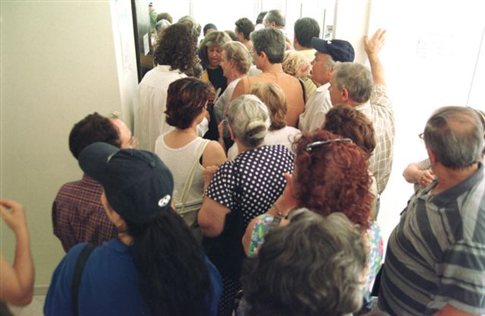 Χωρίς τέλος η ταλαιπωρία στον ΟΠΑΔ για τη θεώρηση των βιβλιαρίων