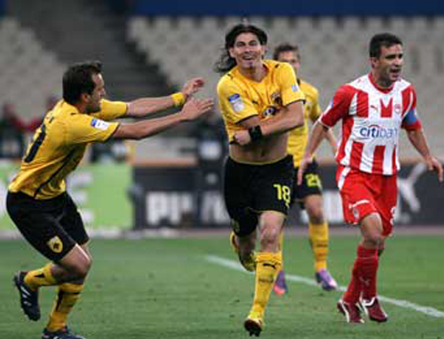 Δεύτερη η ΑΕΚ, 2-1 τον Ολυμπιακό που ετοιμάζεται για τους… καύσωνες