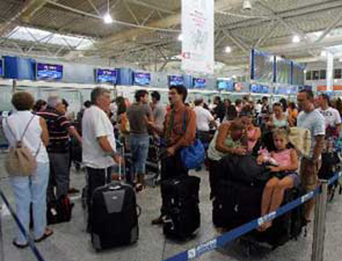 Ακυρώνονται πτήσεις στα αεροδρόμια της Ευρώπης