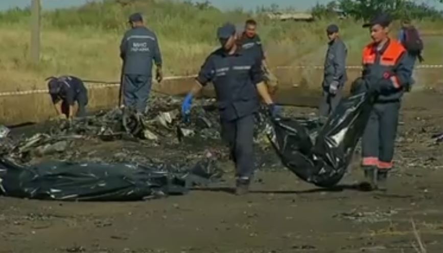 Ακόμα εντοπίζονται σοροί επιβατών από το Boeing