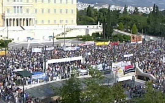 Δεκαπέντε ημέρες στο Σύνταγμα οι «Αγανακτισμένοι», νέο ραντεβού την Τετάρτη