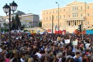 Παραμένουν στους δρόμους οι «Αγανακτισμένοι»