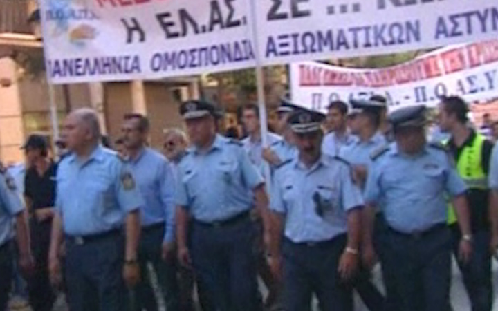 Και «αγανακτισμένοι αστυνομικοί» στο Σύνταγμα