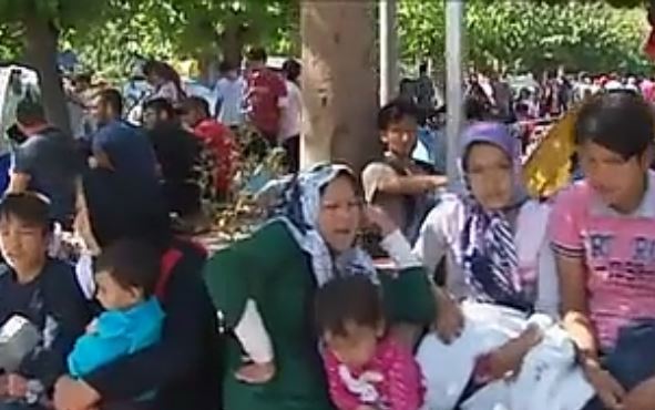 Οι «φύλακες άγγελοι» των προσφύγων