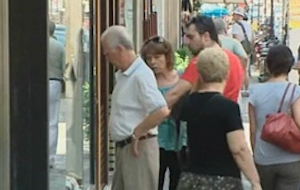 Η ύφεση «σκοτώνει» την αγορά παρά τις εκπτώσεις