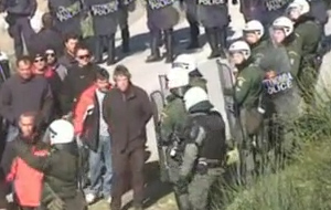 «Κλεφτοπόλεμος» μεταξύ αγροτών-αστυνομίας για την Εθνική Οδό