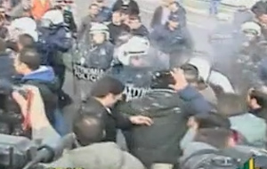 Συγκρούσεις ΜΑΤ-αγροτών στη Λαμία