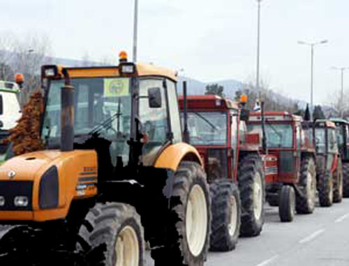 Παραμένουν στα μπλόκα