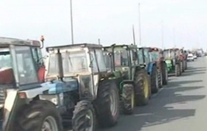 Στους δρόμους τα τρακτέρ, «δεμένα» τα πλοία