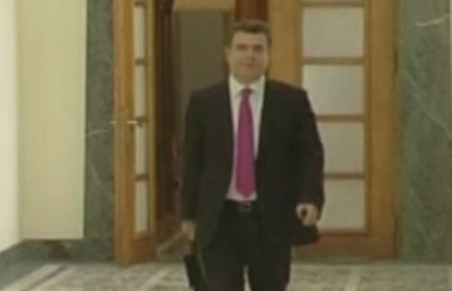 Αποχώρηση Αηδόνη από το ΠΑΣΟΚ, πιθανή επιστροφή Σκανδαλίδη