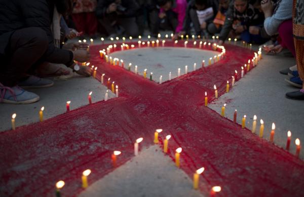 Αγρυπνίες και συγκεντρώσεις σ’ όλον τον κόσμο για την Παγκόσμια Ημέρα κατά του AIDS
