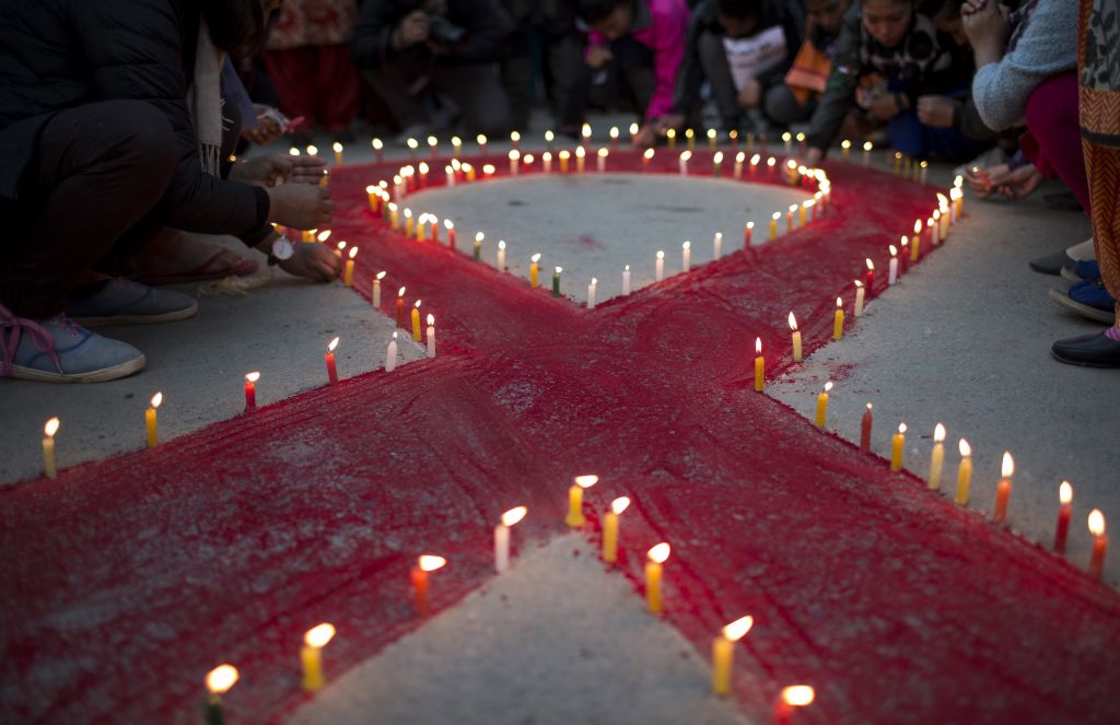 Αγρυπνίες και συγκεντρώσεις σ' όλον τον κόσμο για την Παγκόσμια Ημέρα κατά του AIDS