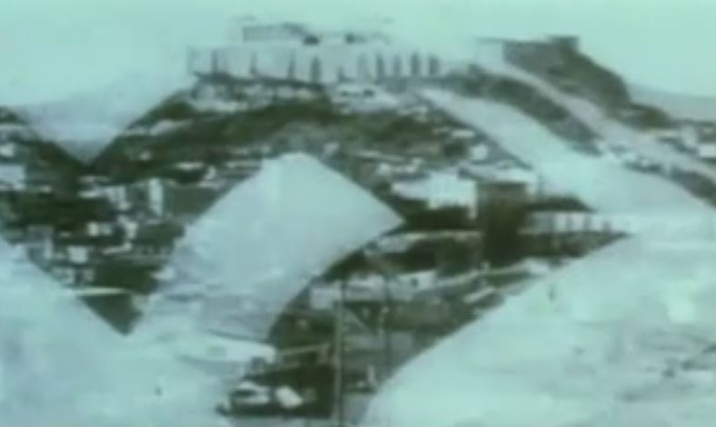 Σαν σήμερα 73 χρόνια πριν Μ.Γλέζος και Λ.Σάντας κατέβασαν τη χιτλερική σημαία