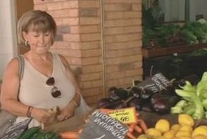 Μειώνονται τα εισοδήματα, αλλά αυξάνονται οι τιμές