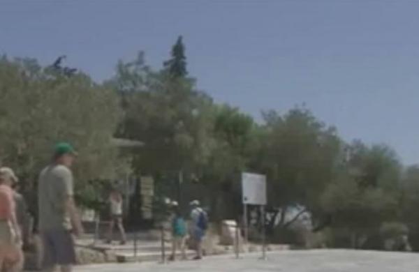 Εκλεισε η Ακρόπολη λόγω… ζέστης