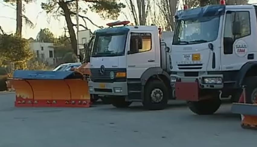 Σε ετοιμότητα τα εκχιονιστικά και οι αλατιέρες για την επέλαση του χιονιά