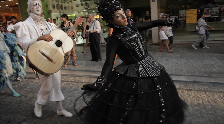 Από το Σύνταγμα στο Μοναστηράκι παρέλασαν οι καλλιτέχνες του Alegria