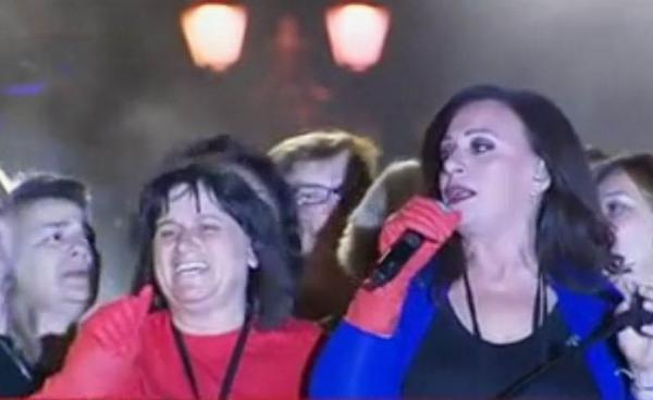 Χ.Αλεξίου: Απόψε είμαστε όλοι καθαρίστριες