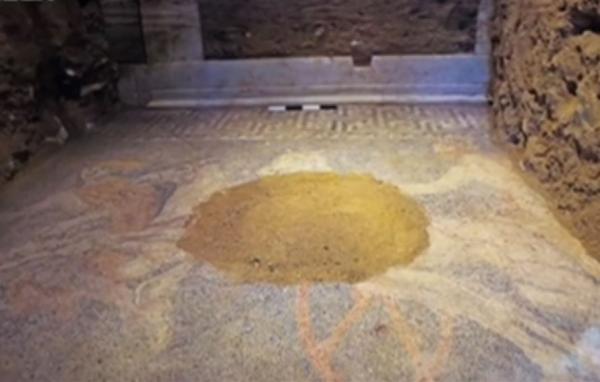 Αμφίπολη: Μέχρι την Πέμπτη θα έχει αποκαλυφθεί πλήρως το ψηφιδωτό