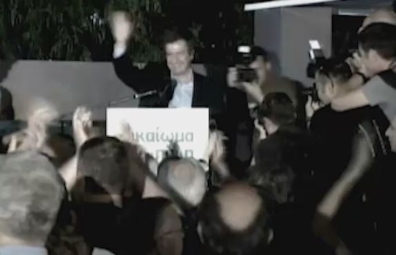 Πως γιόρτασαν οι νικητές των εκλογών σε Αθήνα και Θεσσαλονίκη